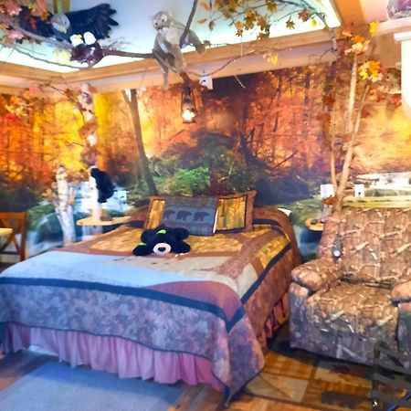 Bear Cove Inn Saint Ignace Exteriör bild