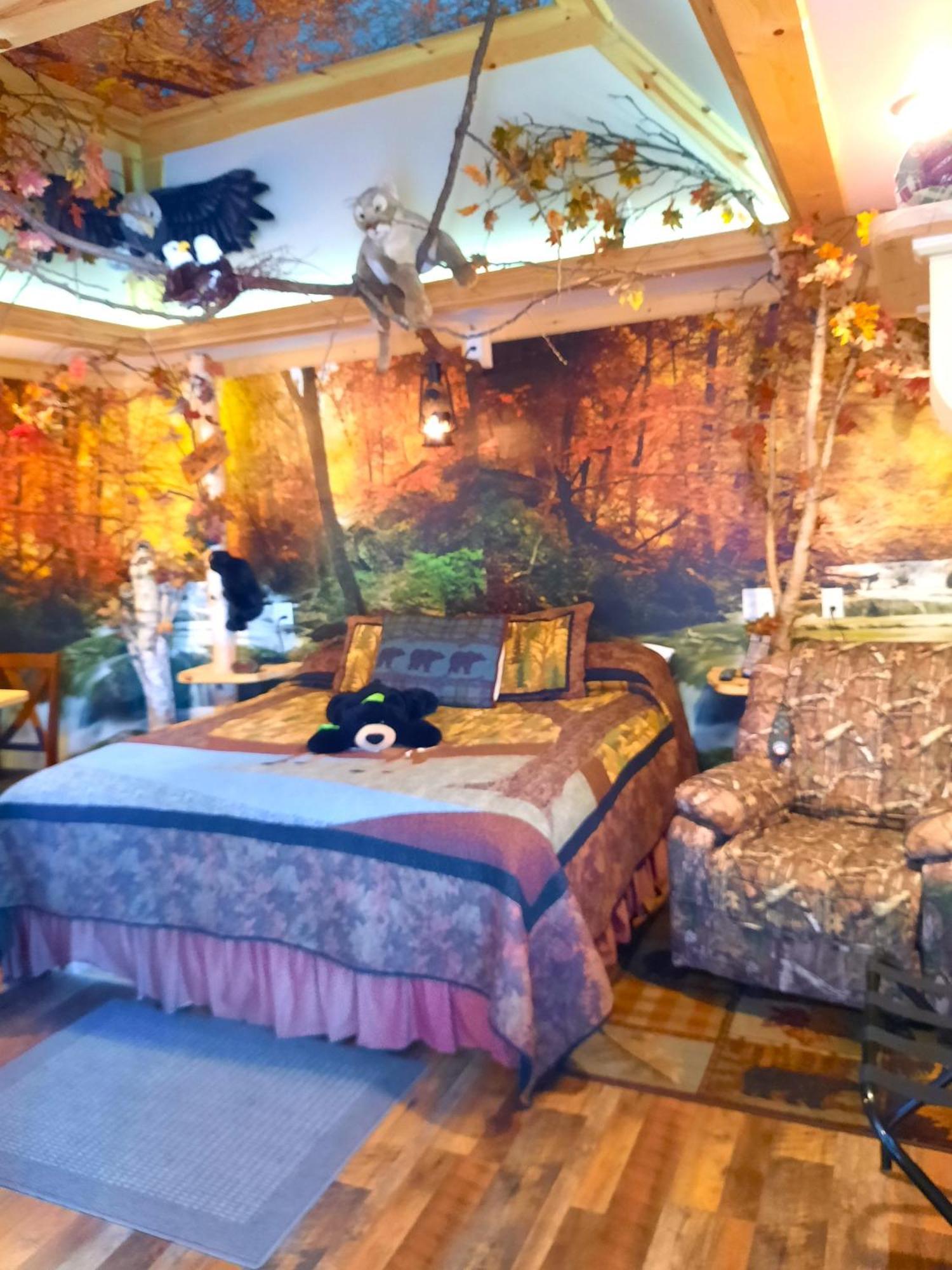 Bear Cove Inn Saint Ignace Exteriör bild