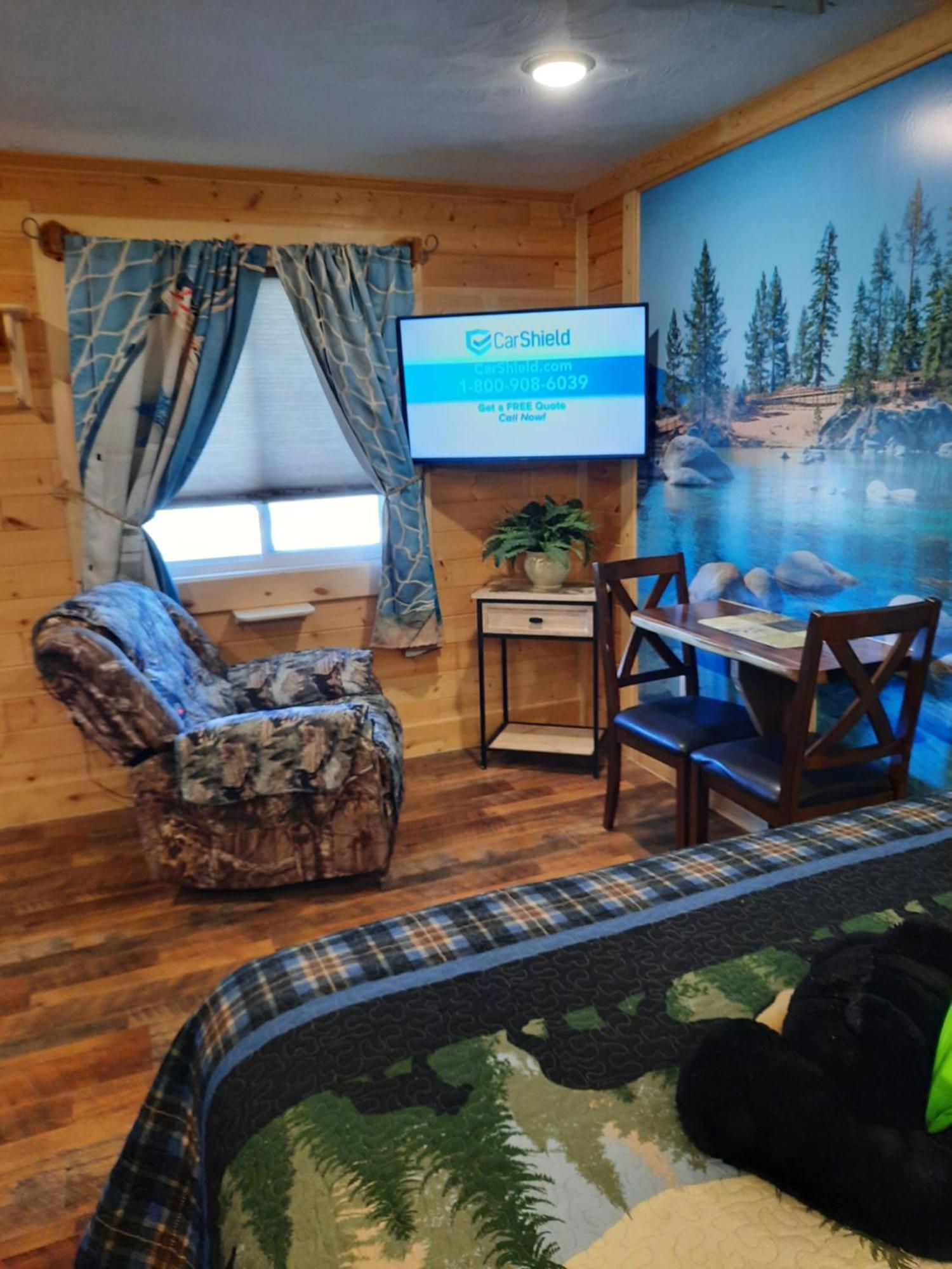 Bear Cove Inn Saint Ignace Exteriör bild