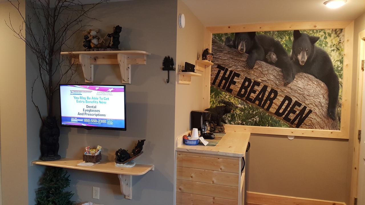 Bear Cove Inn Saint Ignace Exteriör bild