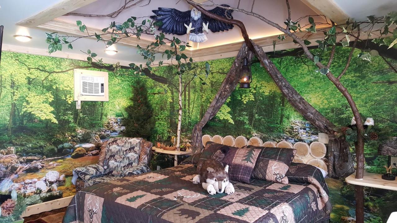 Bear Cove Inn Saint Ignace Exteriör bild