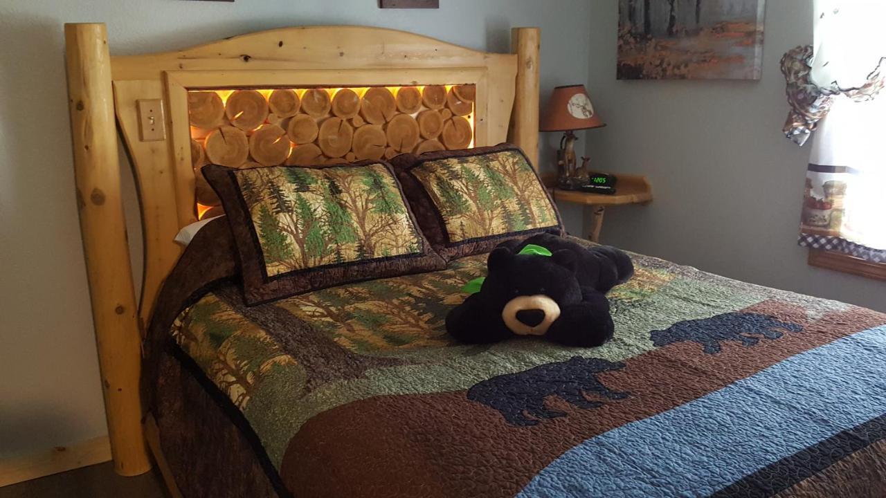 Bear Cove Inn Saint Ignace Exteriör bild