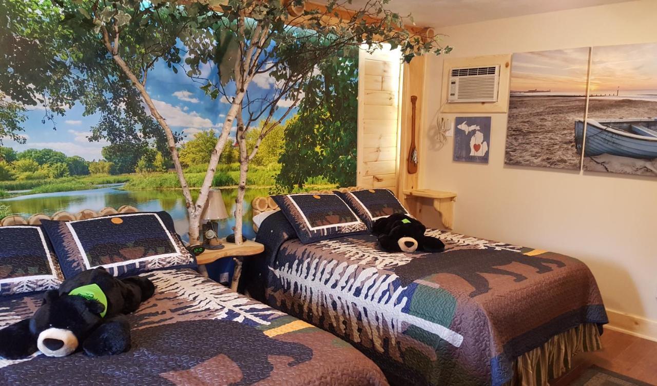 Bear Cove Inn Saint Ignace Exteriör bild
