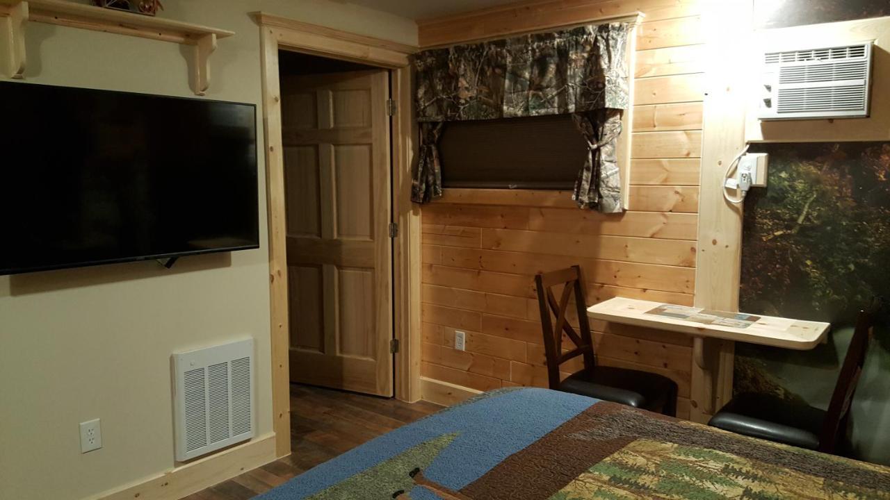 Bear Cove Inn Saint Ignace Exteriör bild